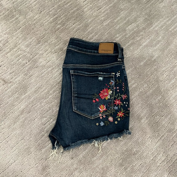 COPY - American Eagle short Jean shorts with embroidery size 10 - Picture 1 of 3